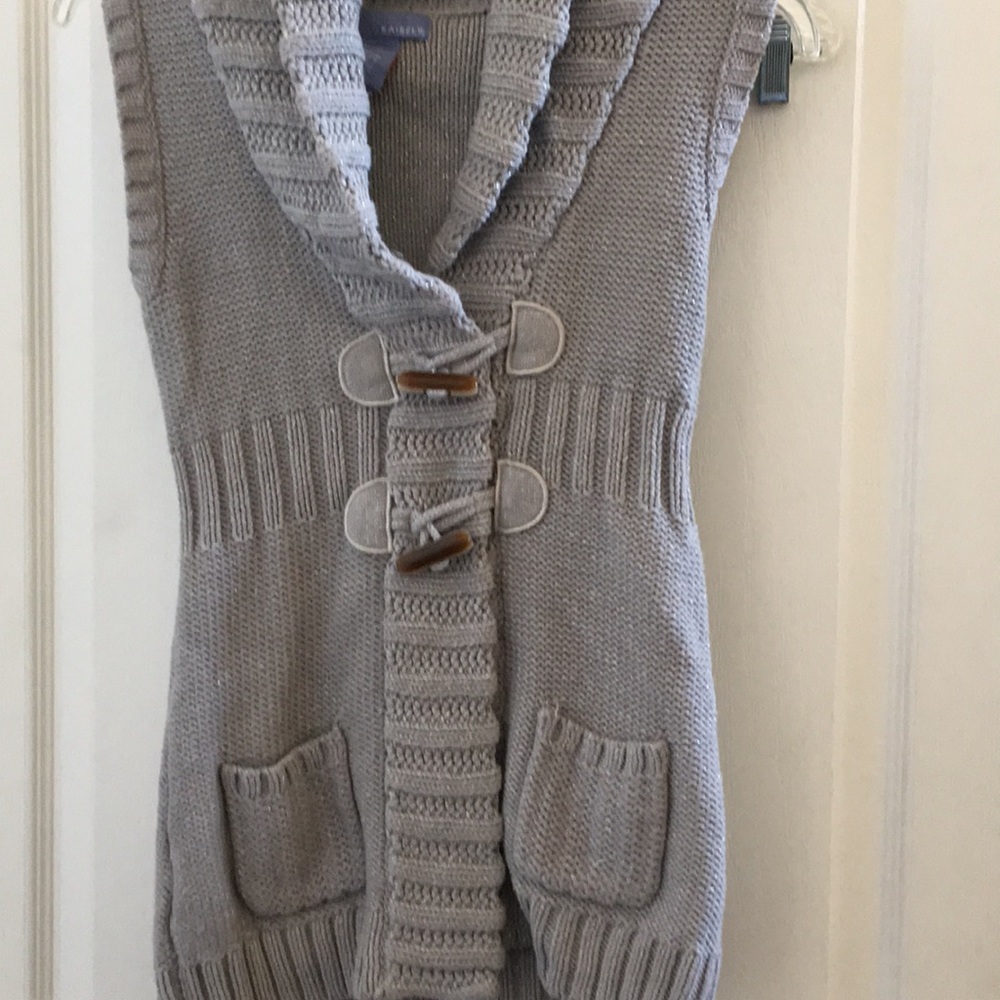 FINAL MARKDOWN Heavyweight kaisely girls knit vest medium